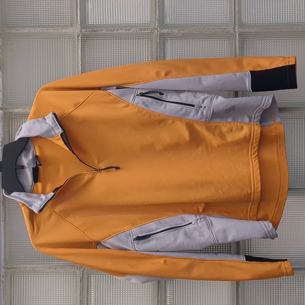 Mountain Hardware women's Medium running pullover w/ reflective and pockets